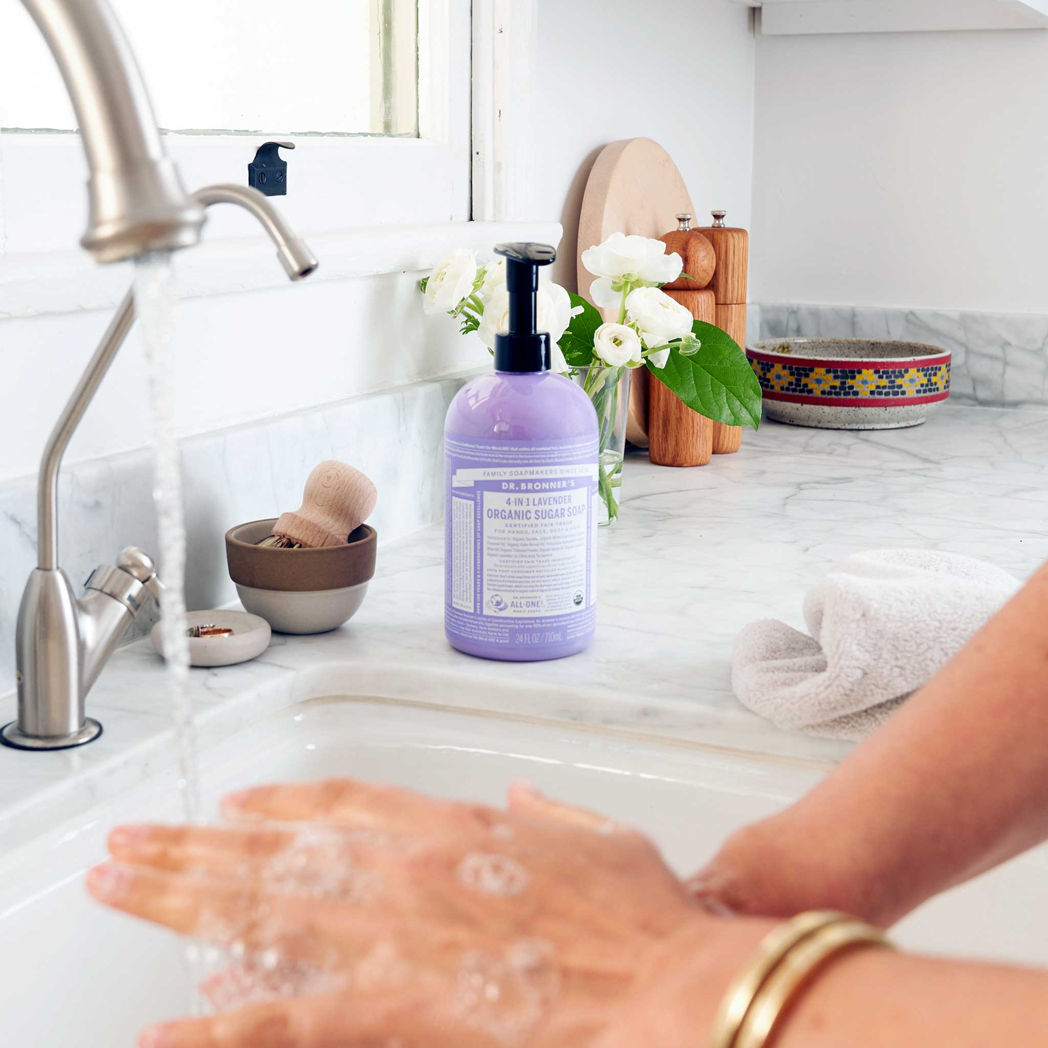 dr-bronners-organic-sugar-soap-24oz-lavender-3_e1ce5ade-f637-40c5-93f3-c0826cbb1e43